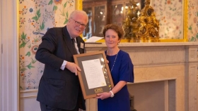 Fionnuala Carvill receives her Honorary Fellowship from Michael Cole-Fontayn